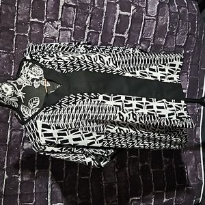 New Directions Tunic Style Black & White Design Top size M